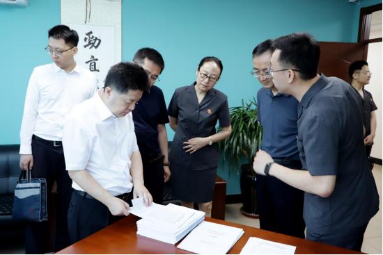 省法院副院长王利军一行到沧州市新华区法院就知识产权审判工作开展调研
